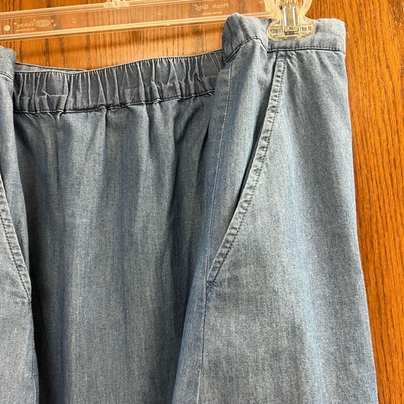 New w/o tags Draper James denim  skirt. Side pockets elastic & drawstring waist - Picture 2 of 4